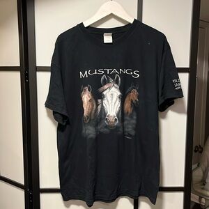 Mustangs 2002 Wildhorse Sanctuary Hot Springs, SD Unisex Size XL